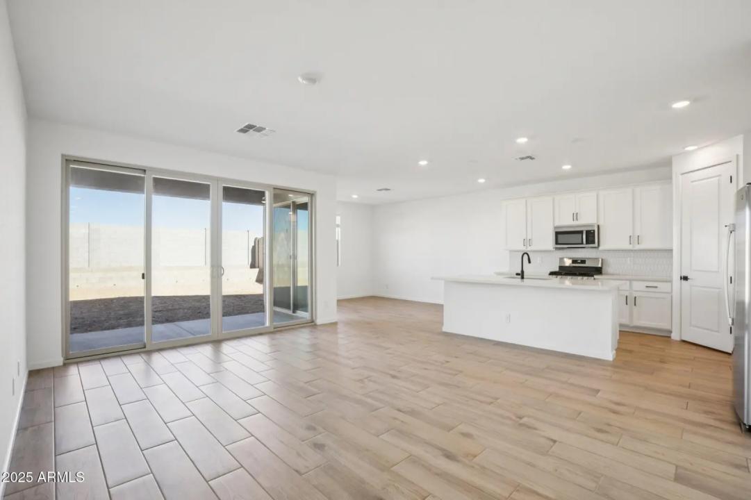 Real Estate Picture 8