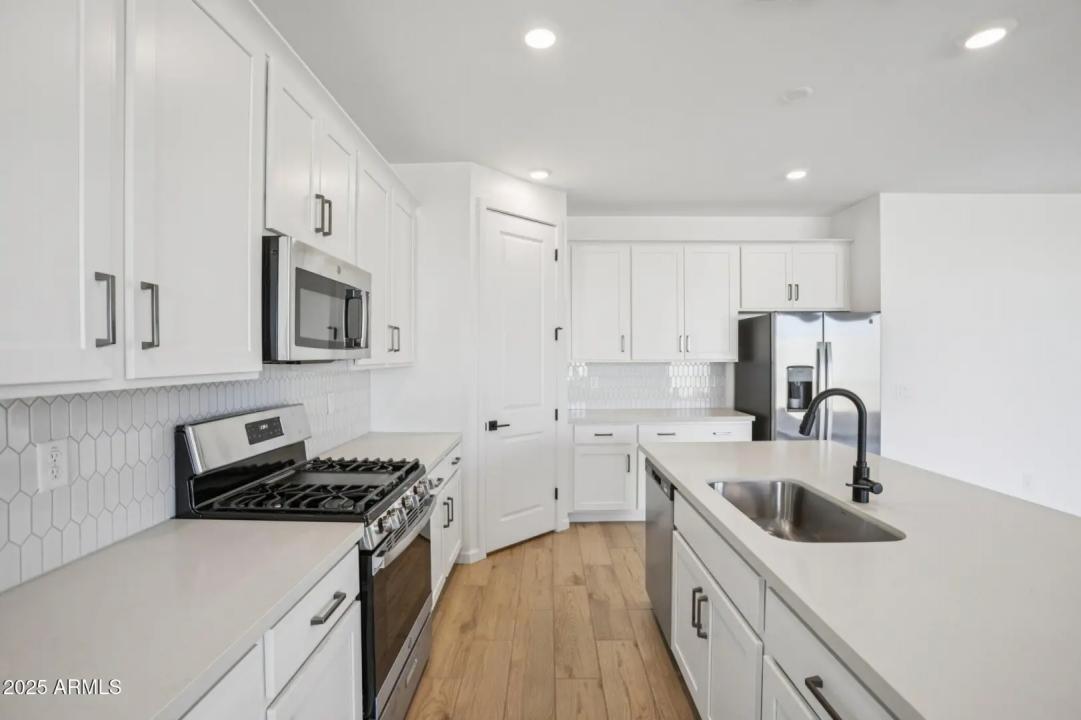 Real Estate Picture 12