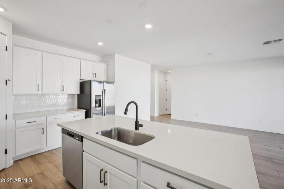 Real Estate Picture 14