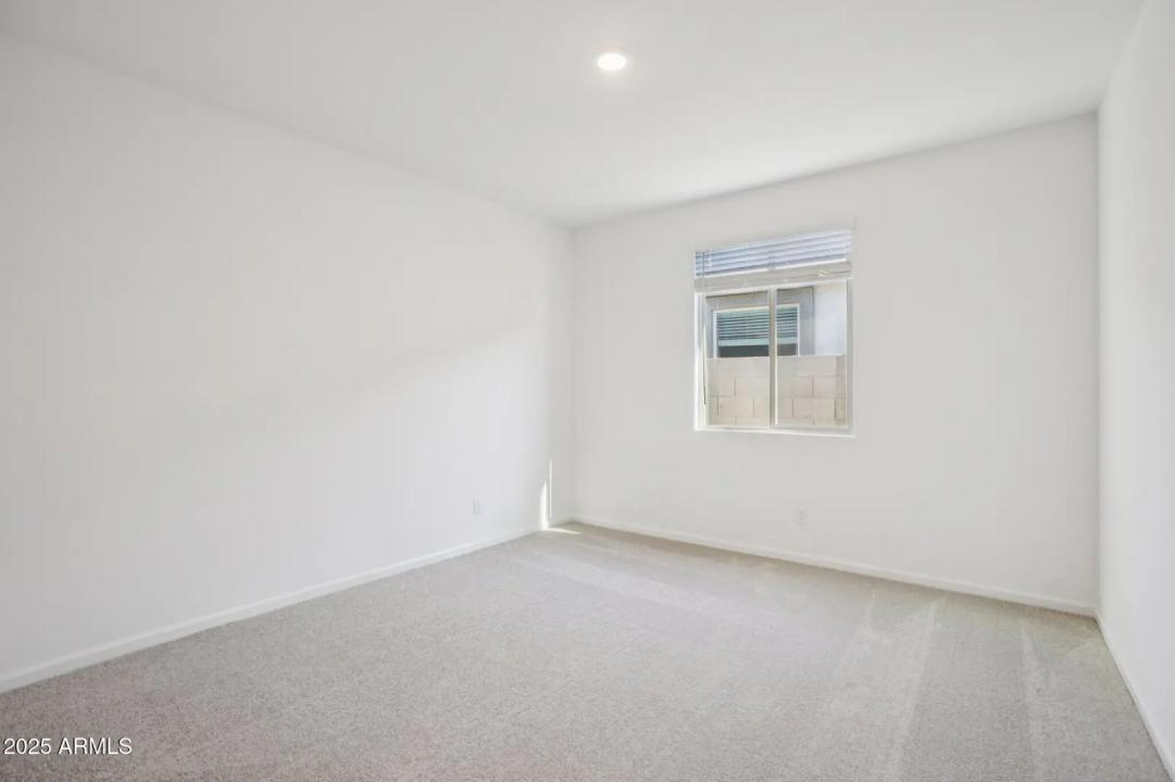 Real Estate Picture 23