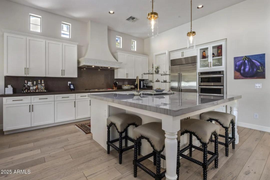 Real Estate Picture 9