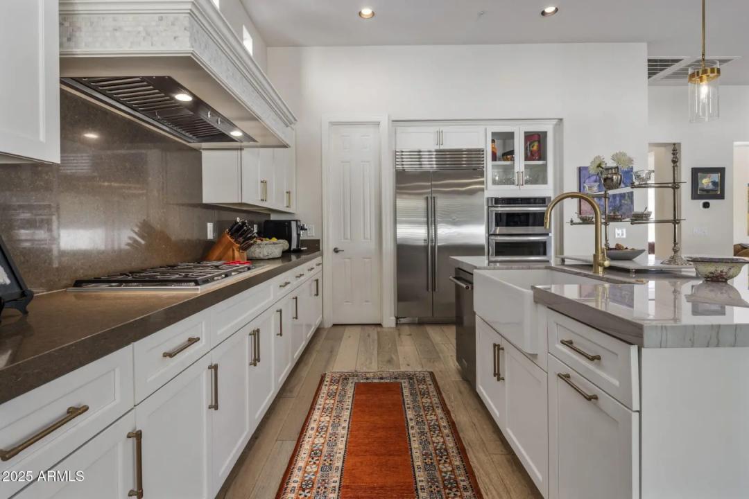 Real Estate Picture 10