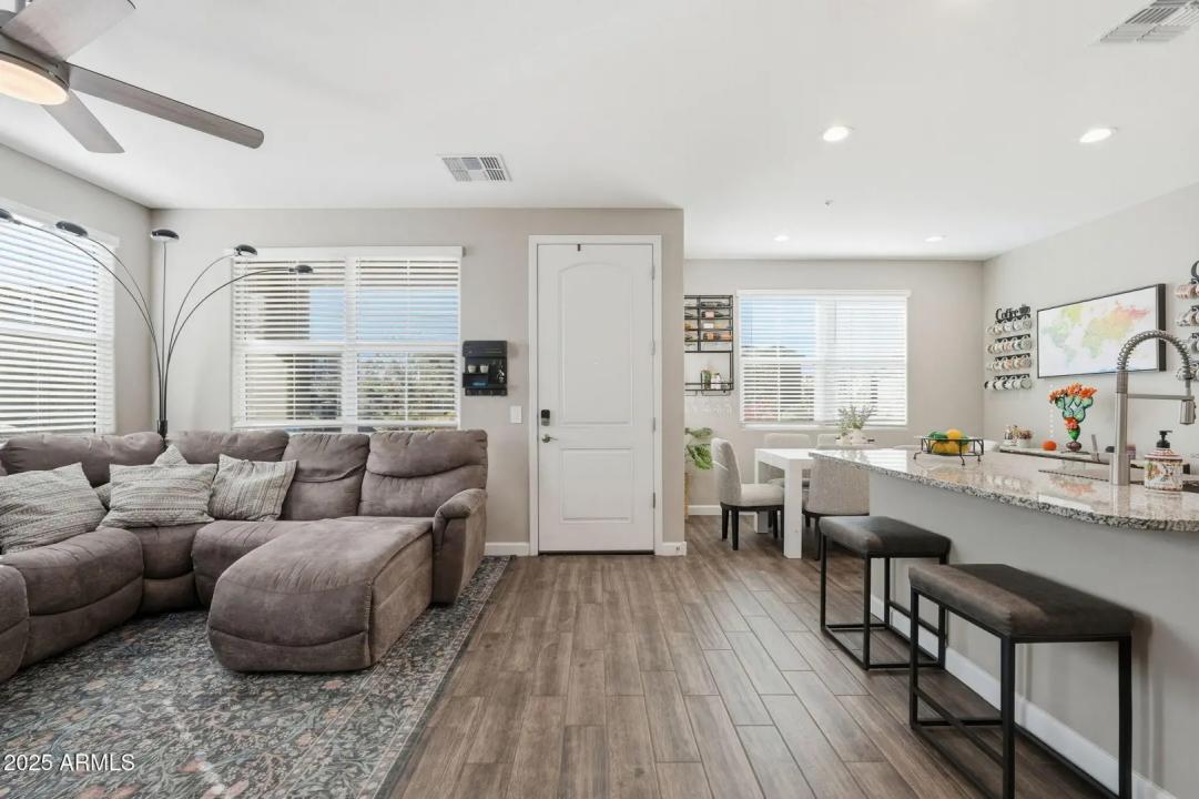 Real Estate Picture 5