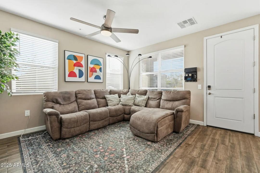 Real Estate Picture 6