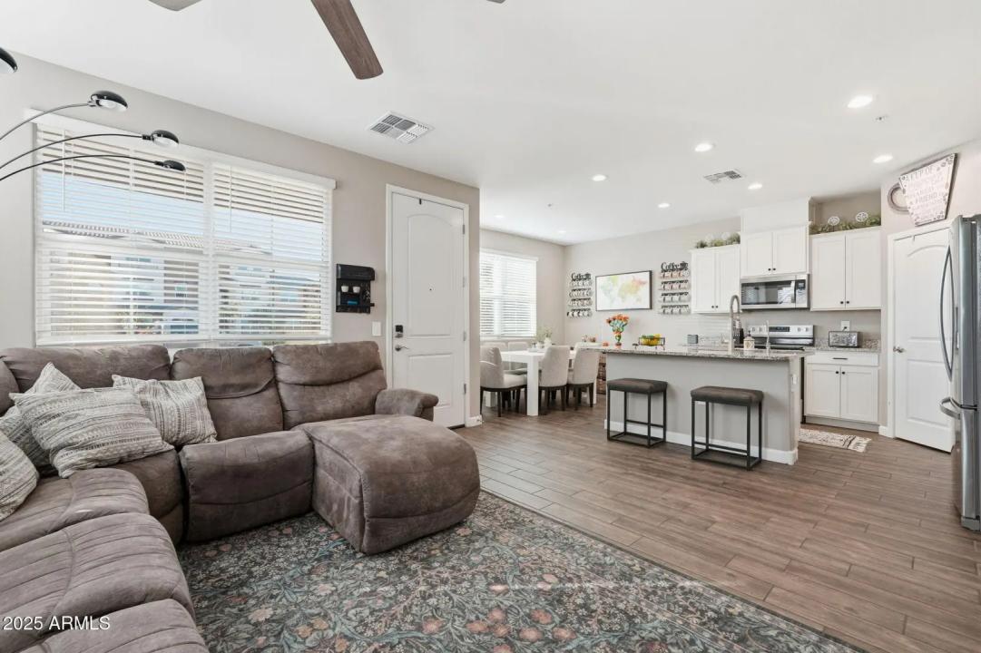 Real Estate Picture 7