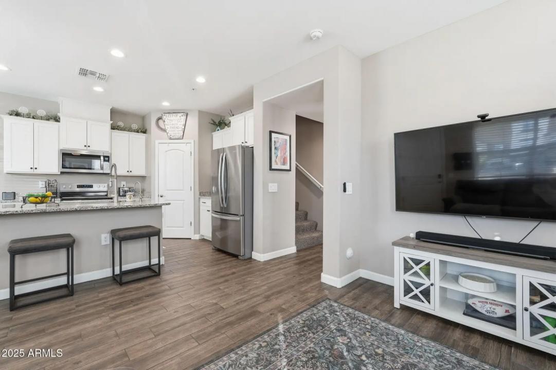 Real Estate Picture 8