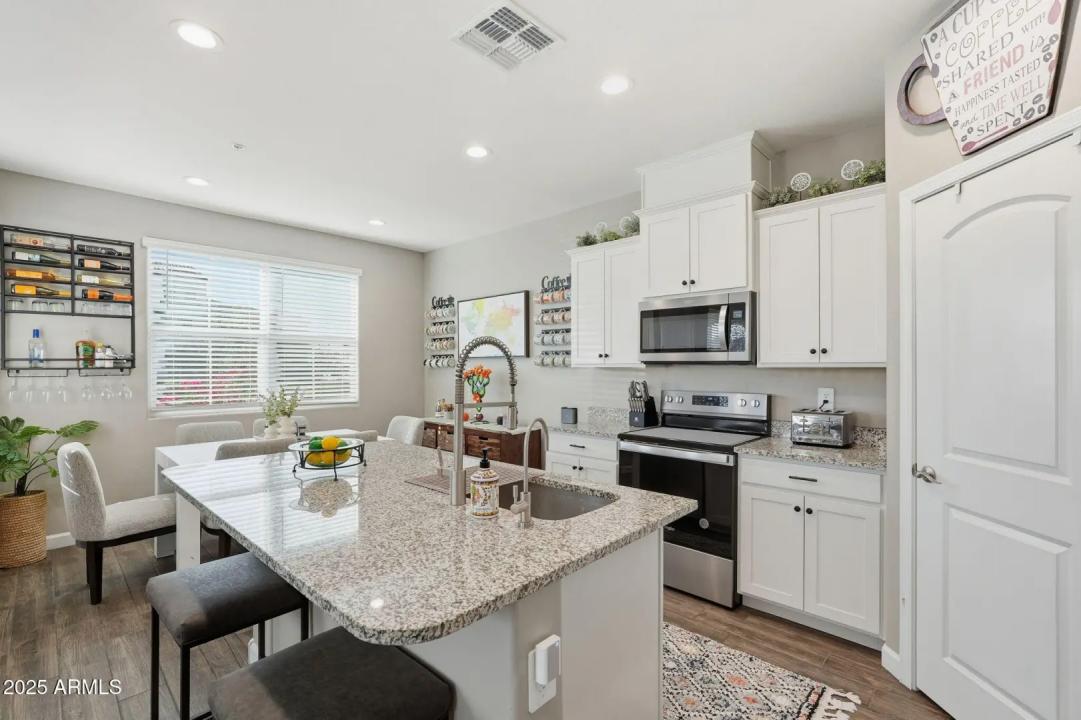 Real Estate Picture 11