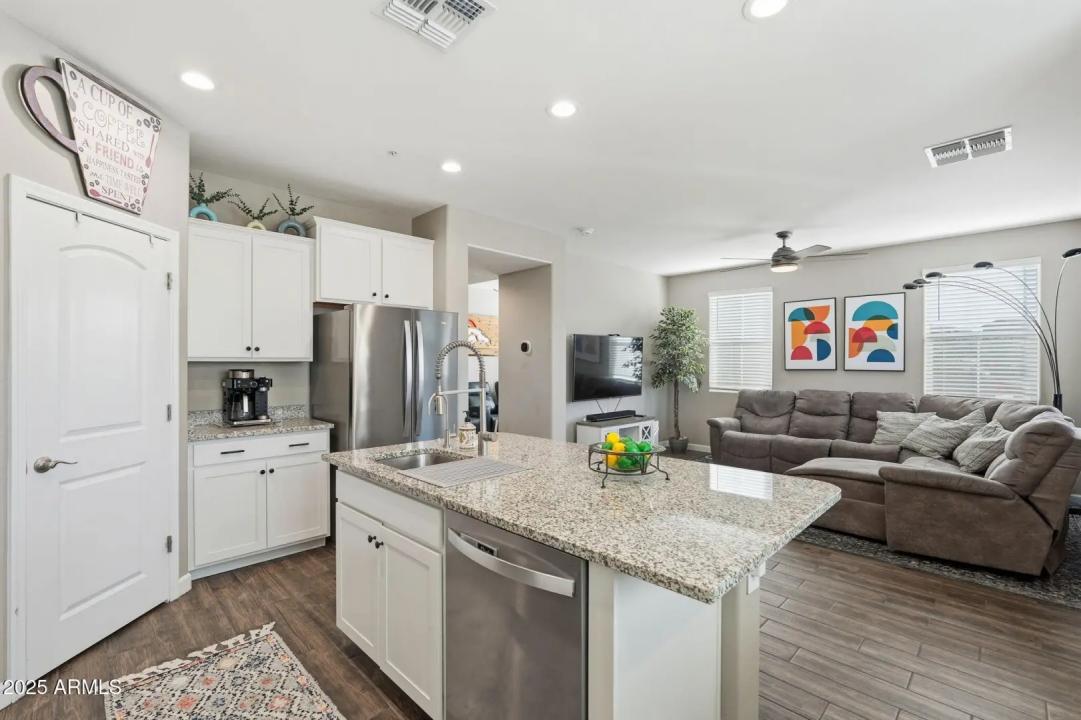 Real Estate Picture 12