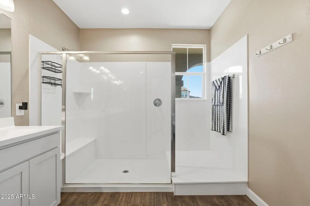 Real Estate Picture 24