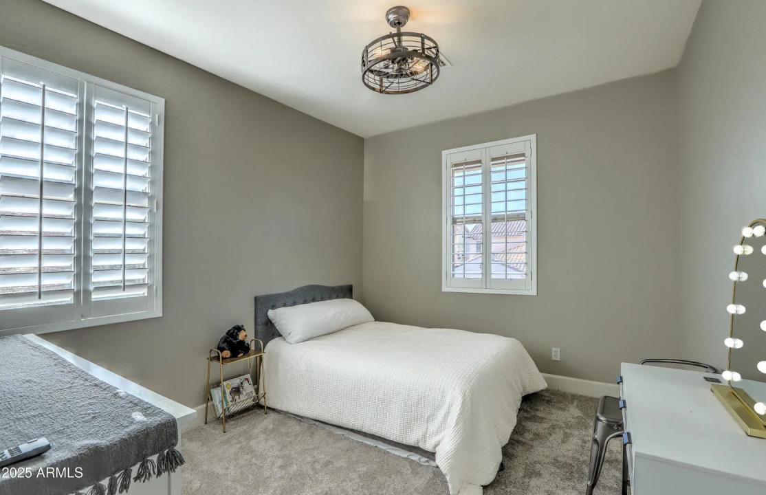 Real Estate Picture 24