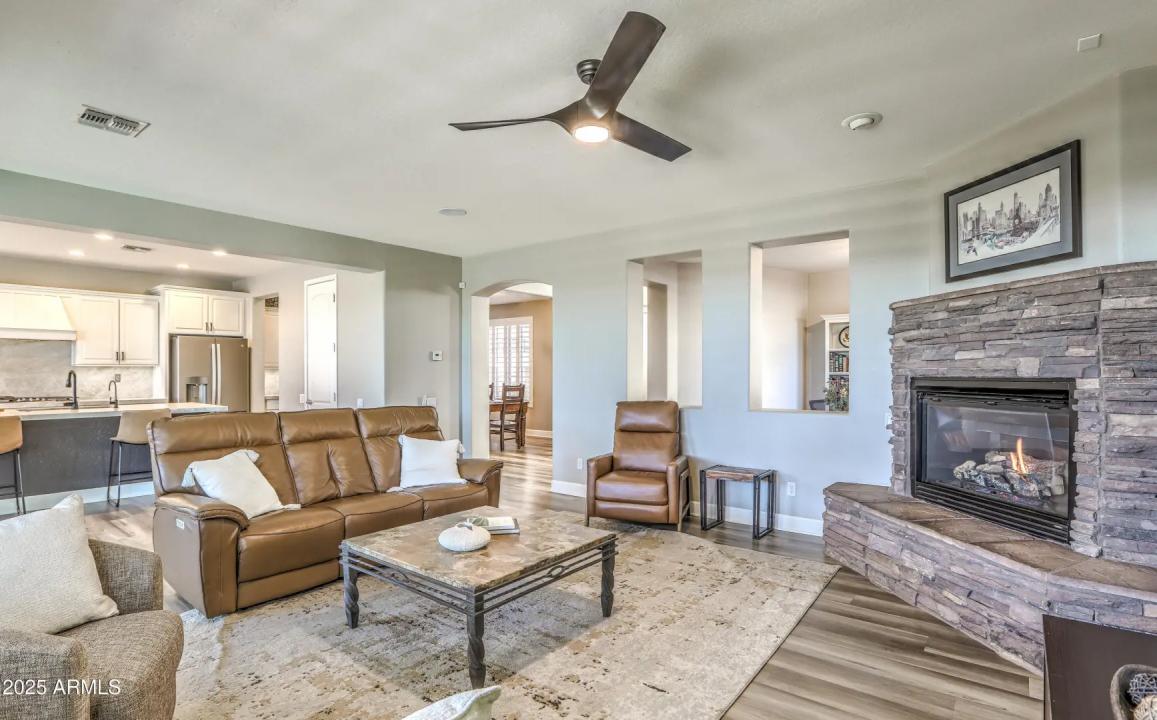 Real Estate Picture 12