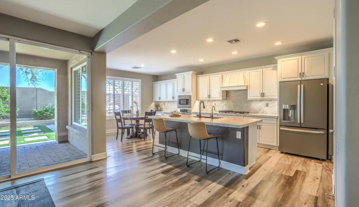 Real Estate Picture 8