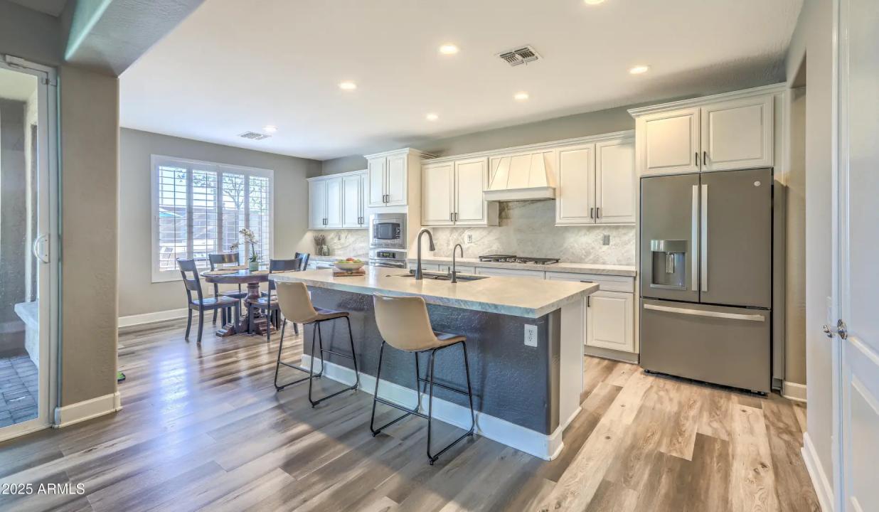 Real Estate Picture 9