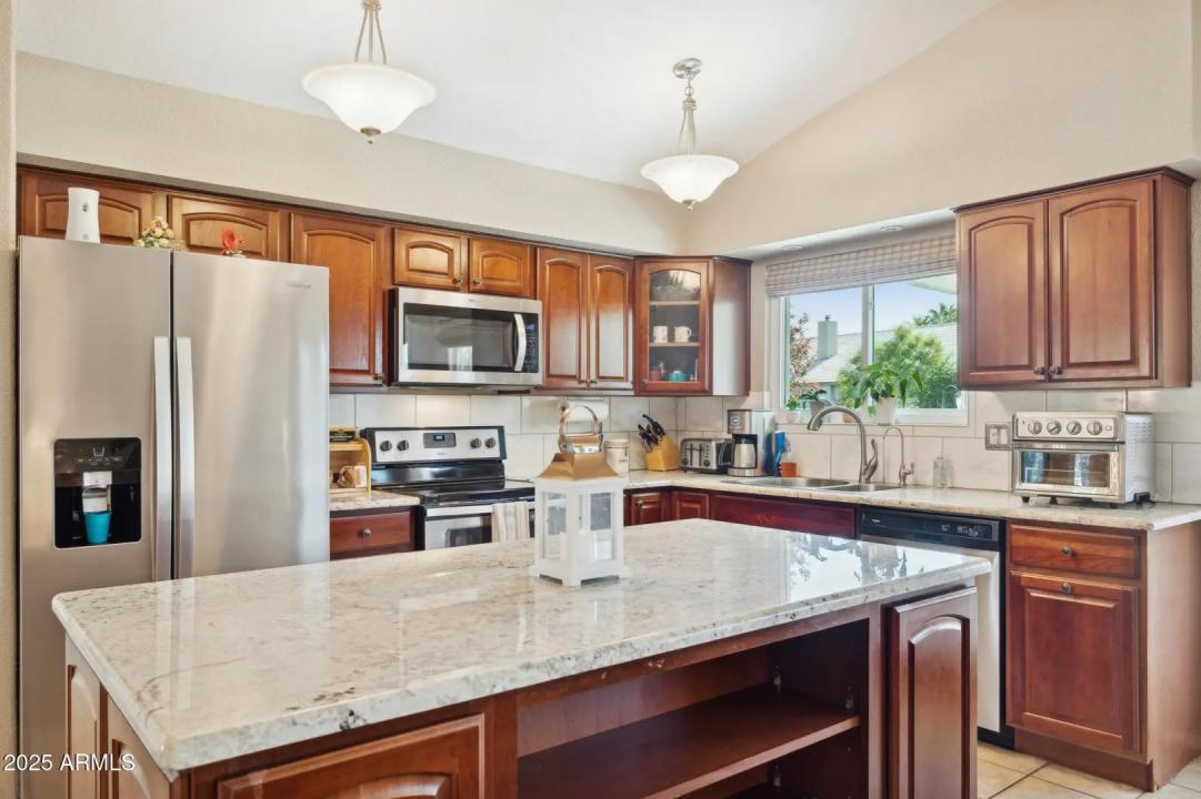 Real Estate Picture 6