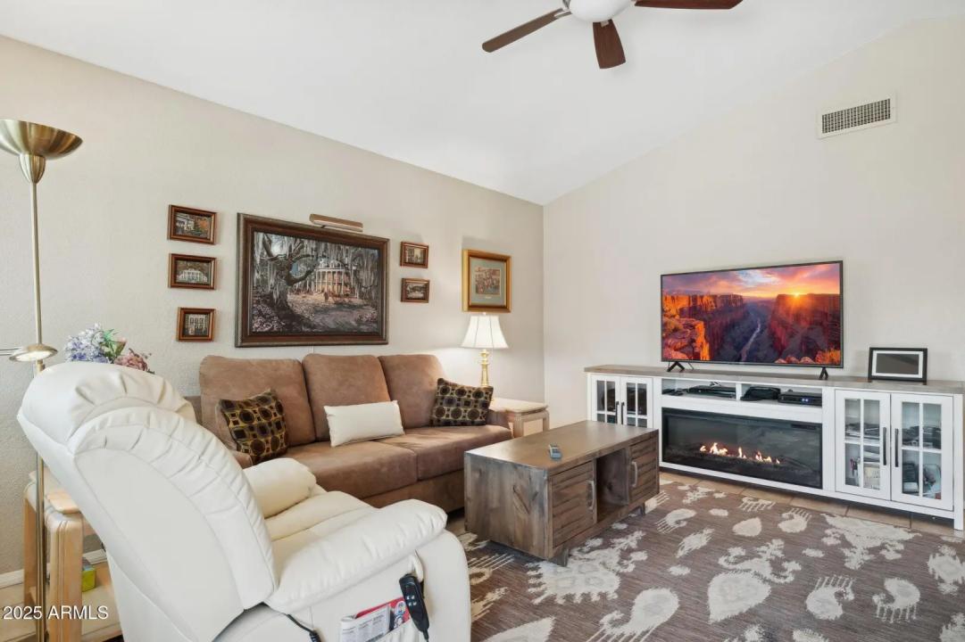 Real Estate Picture 12