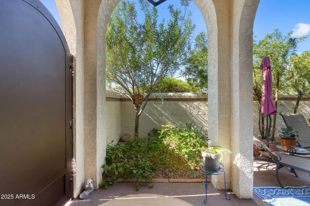 Real Estate Picture 4