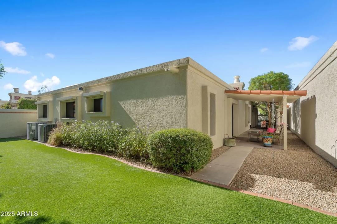 Real Estate Picture 8