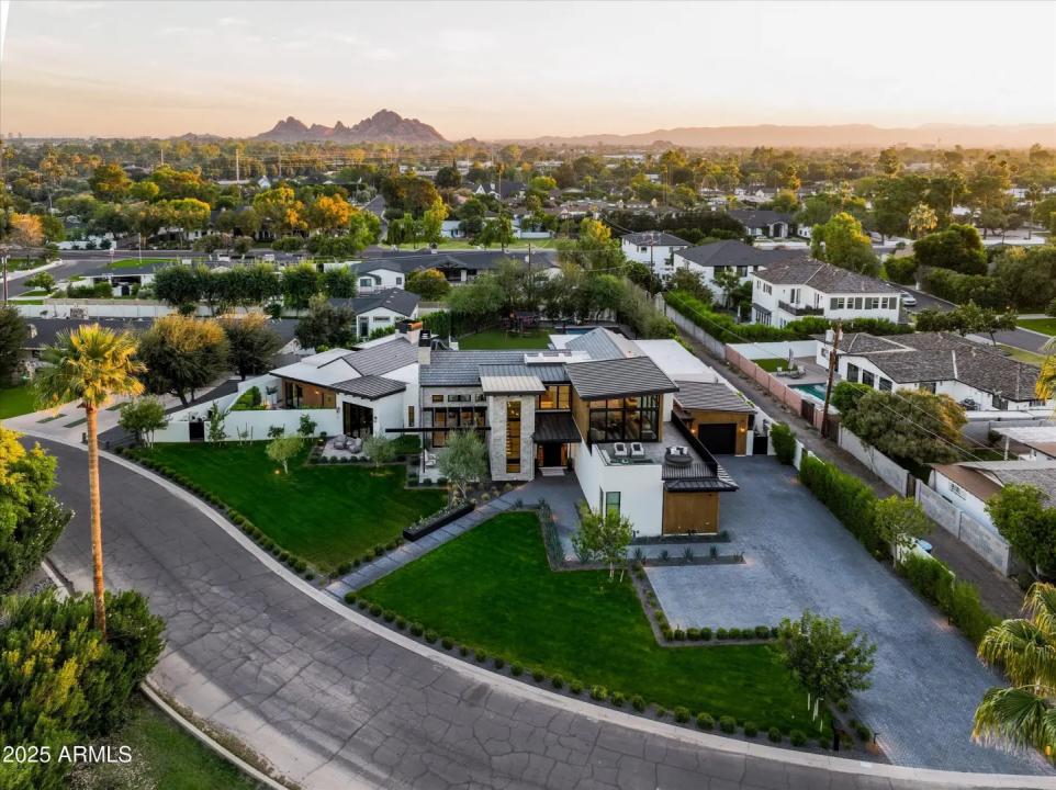 Real Estate Picture 4