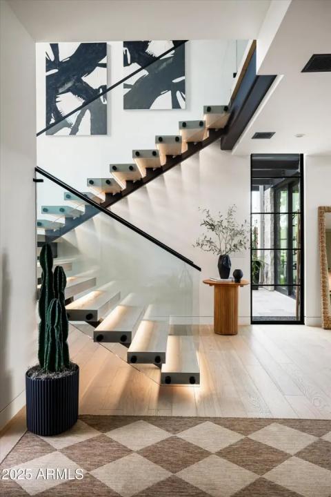 Real Estate Picture 7