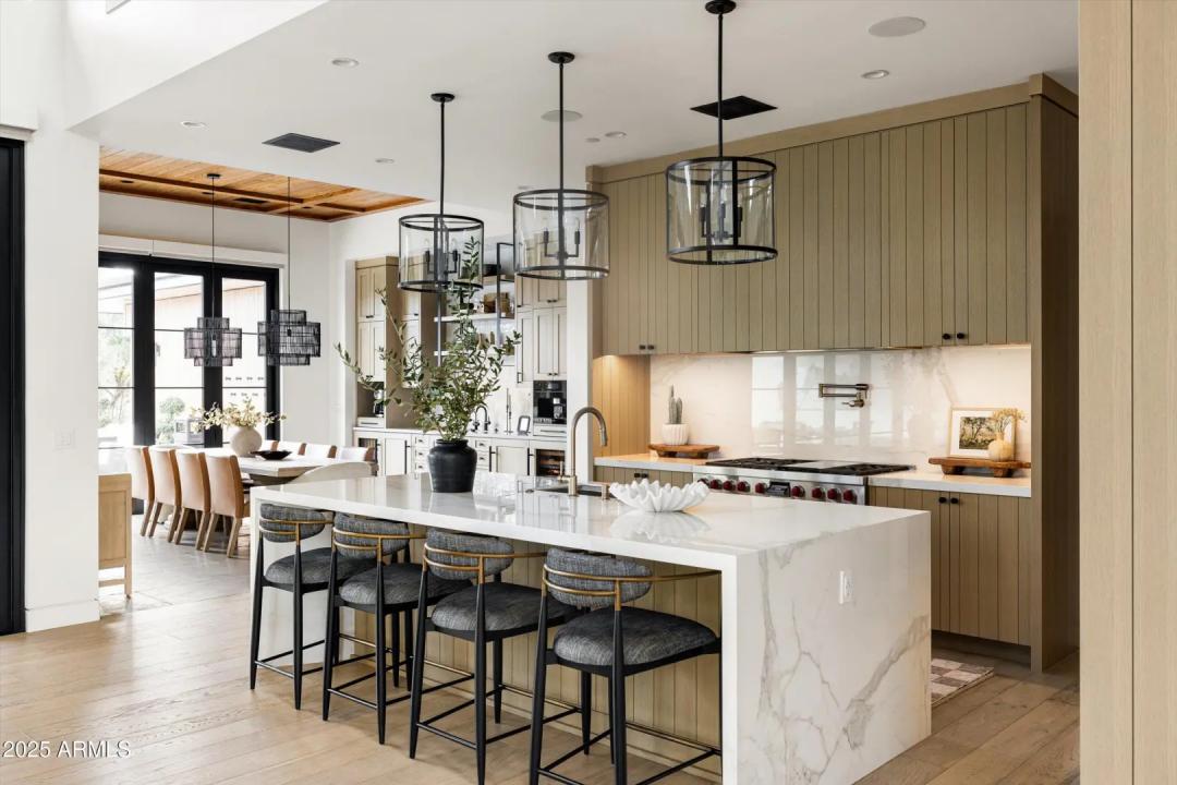 Real Estate Picture 8