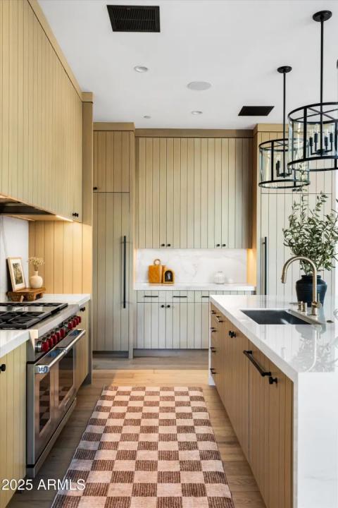 Real Estate Picture 9