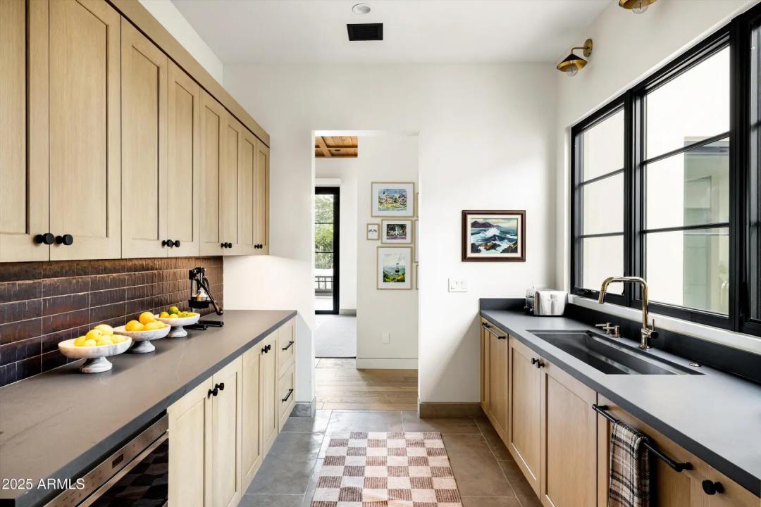 Real Estate Picture 11