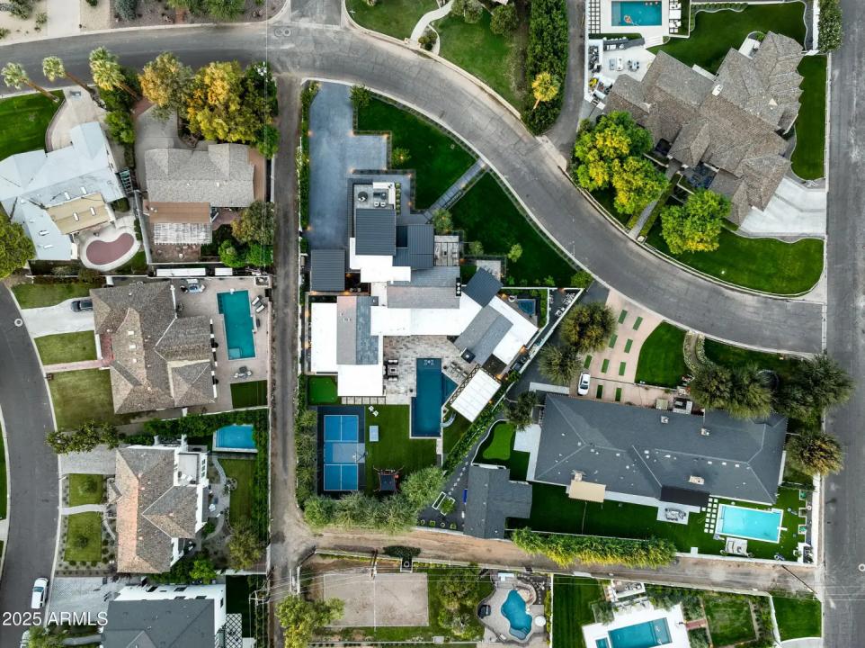 Real Estate Picture 50