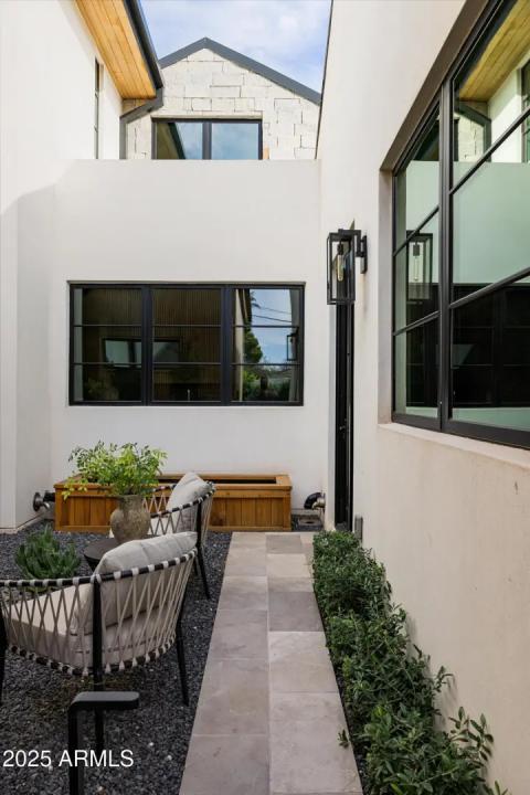 Real Estate Picture 90