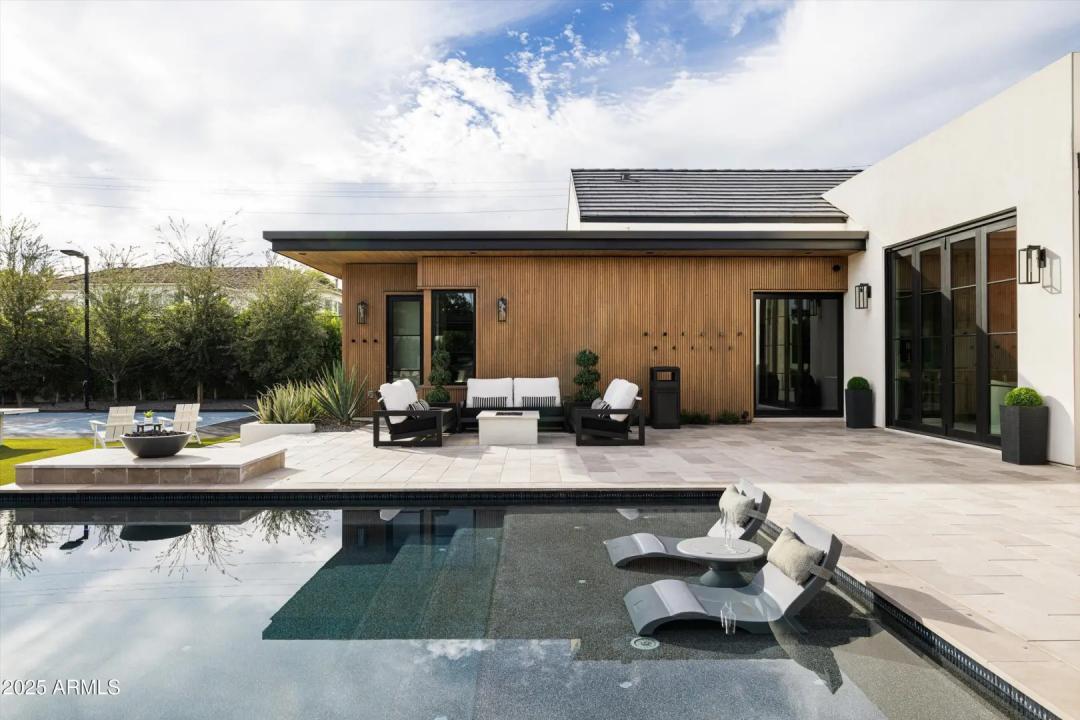 Real Estate Picture 100