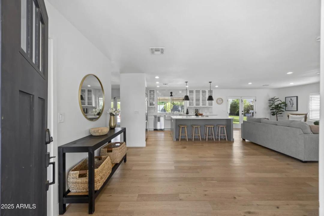 Real Estate Picture 4