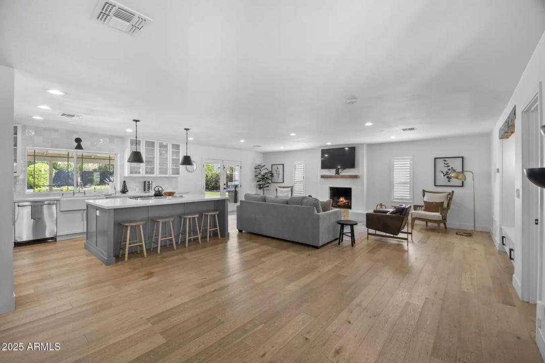 Real Estate Picture 5