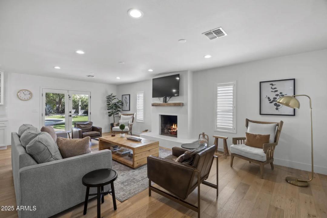 Real Estate Picture 6