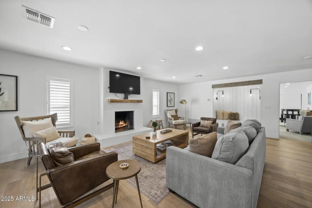 Real Estate Picture 7