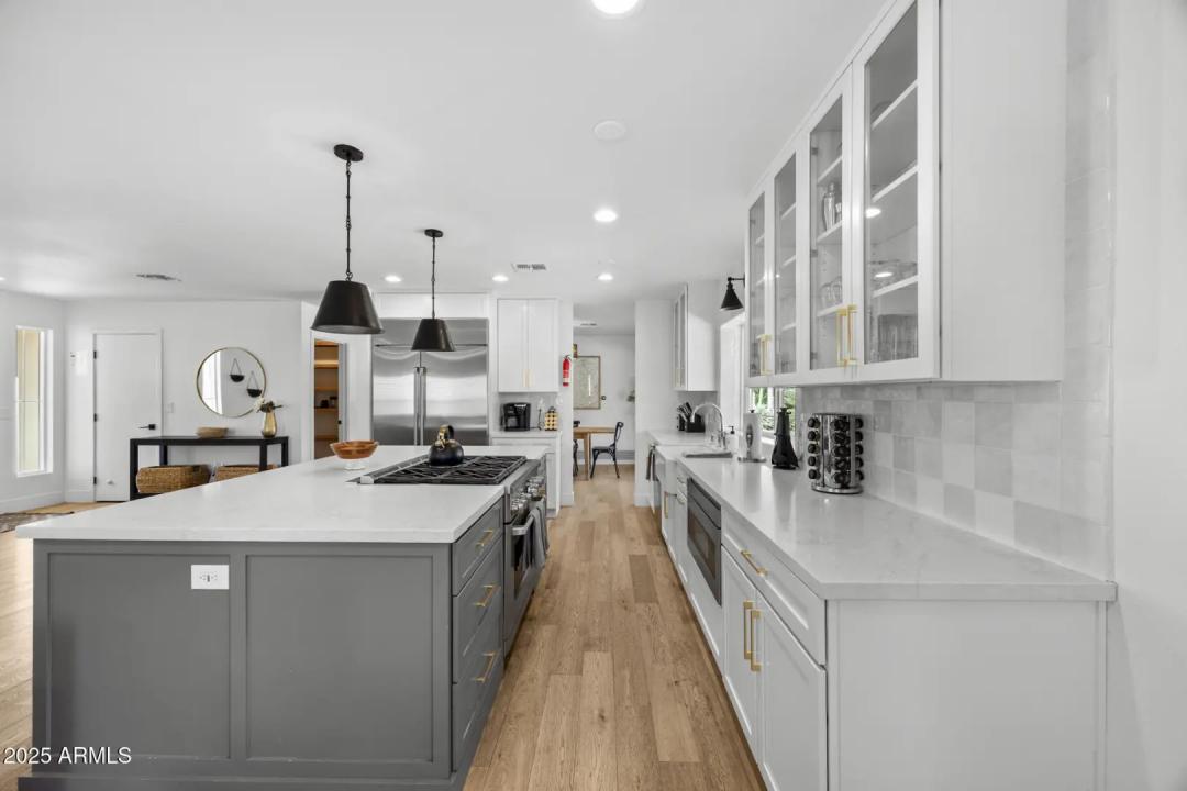 Real Estate Picture 8