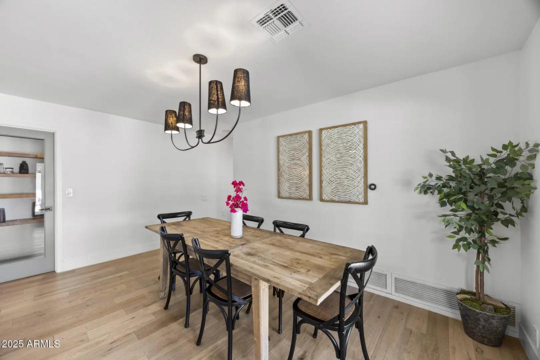 Real Estate Picture 12