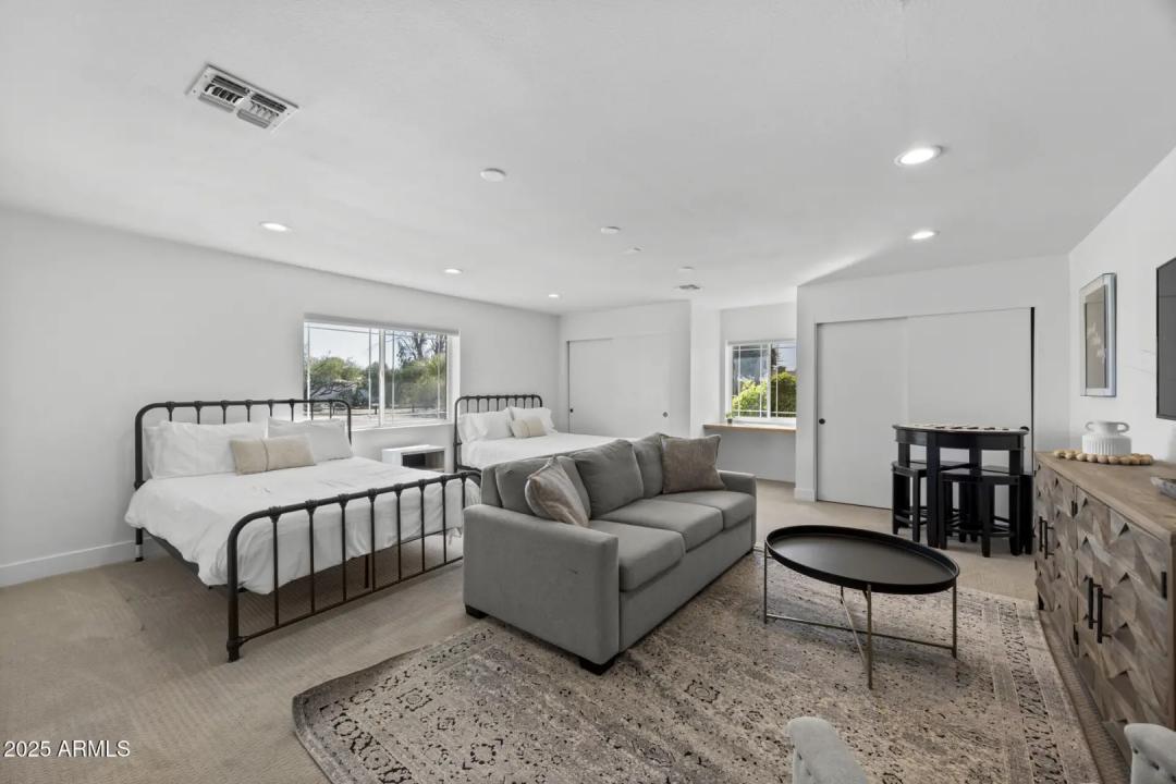 Real Estate Picture 16