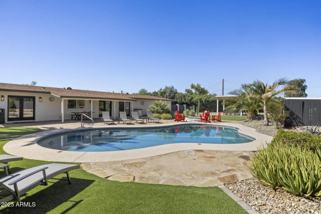 Real Estate Picture 25