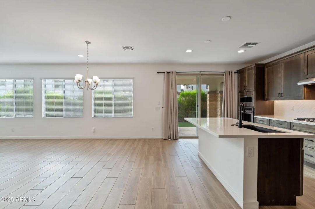 Real Estate Picture 4