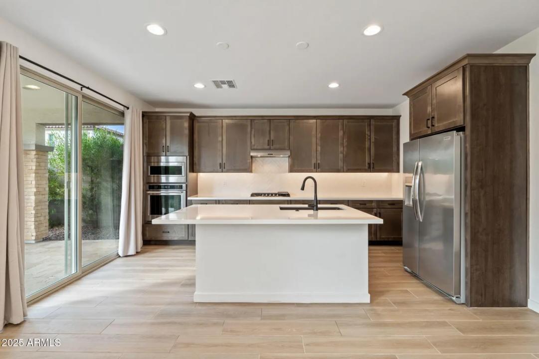 Real Estate Picture 5