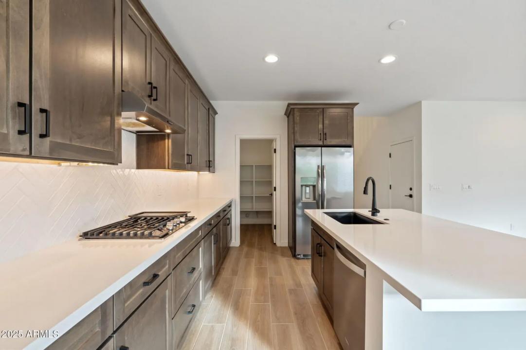 Real Estate Picture 8