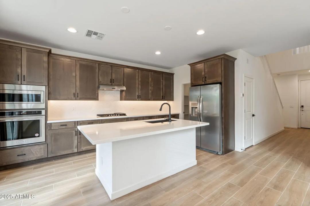 Real Estate Picture 10