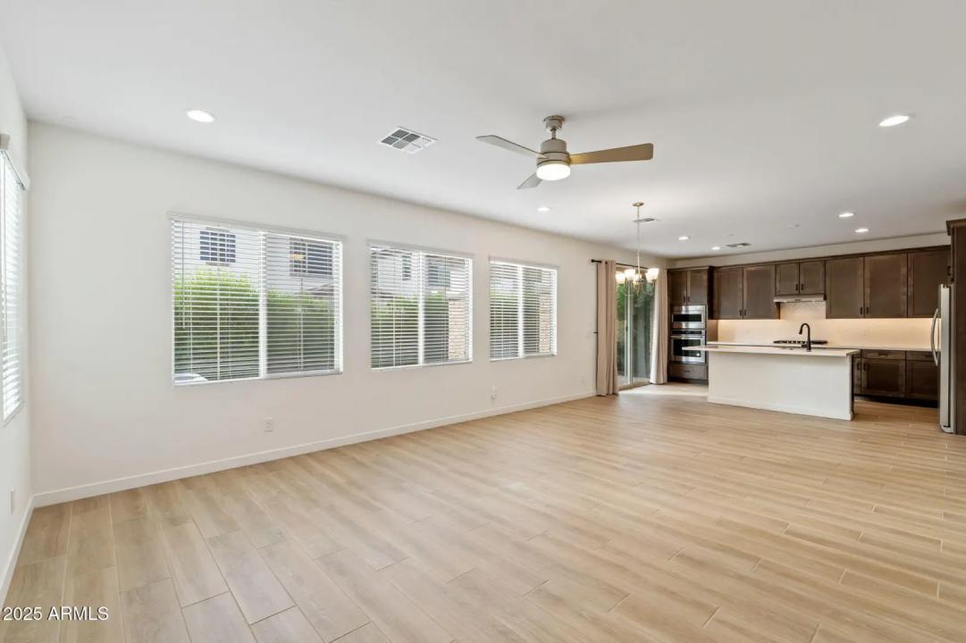 Real Estate Picture 12