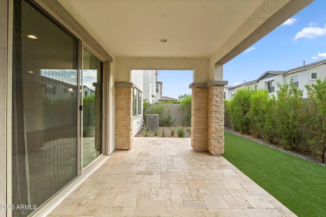 Real Estate Picture 14