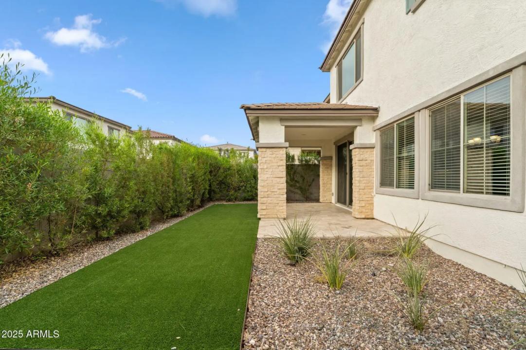 Real Estate Picture 17