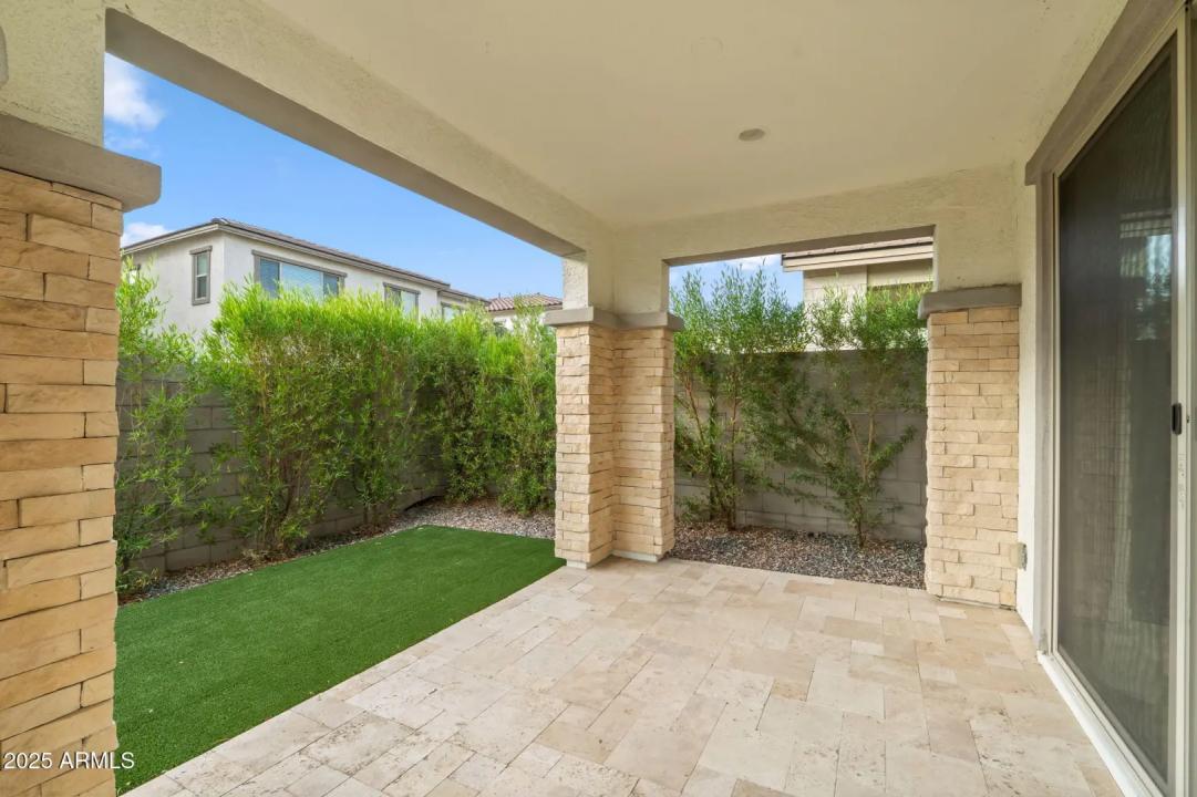 Real Estate Picture 18