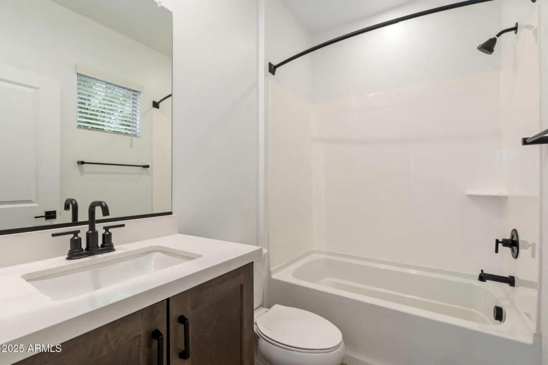 Real Estate Picture 22