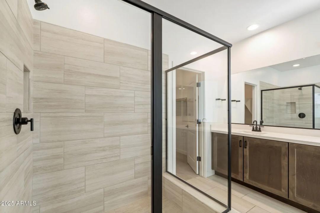 Real Estate Picture 33