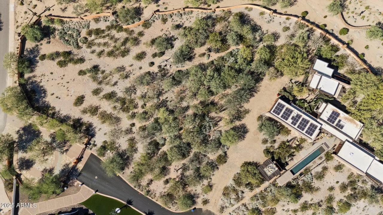 Real Estate Picture 3