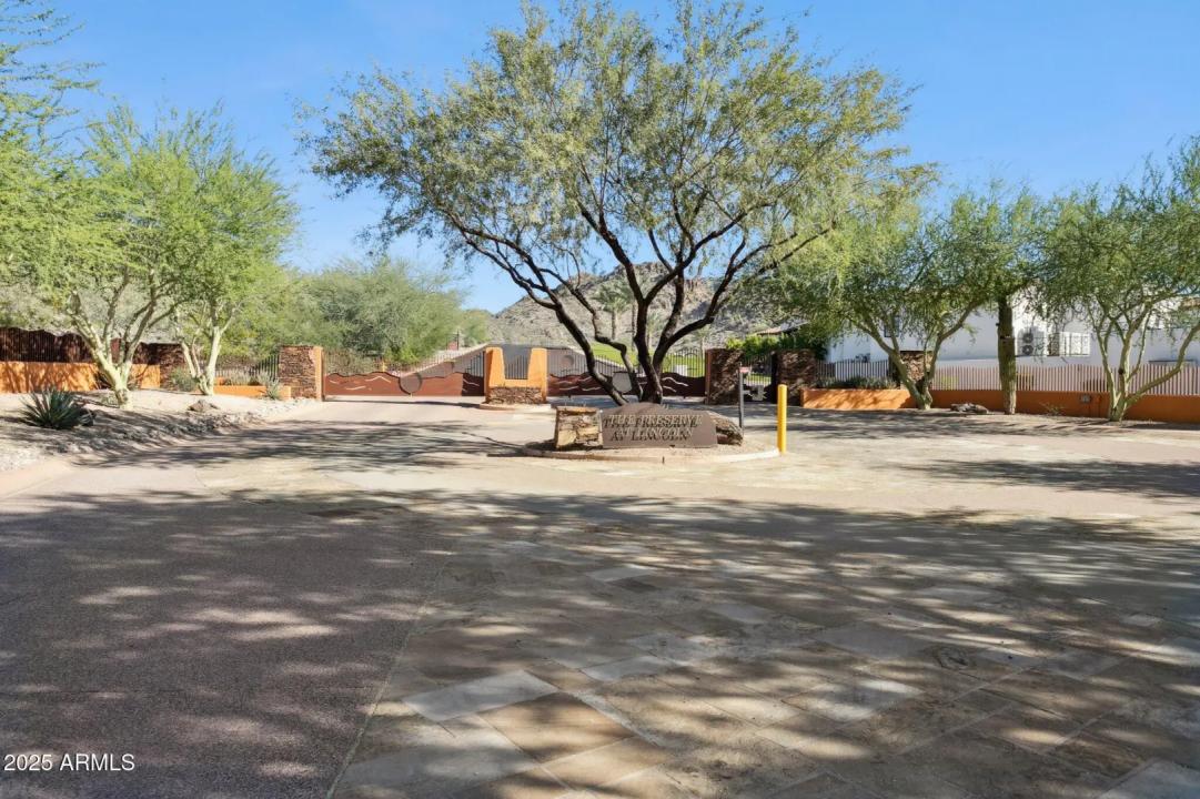 3304 E STELLA Lane Unit 4 Paradise Valley AZ 85253