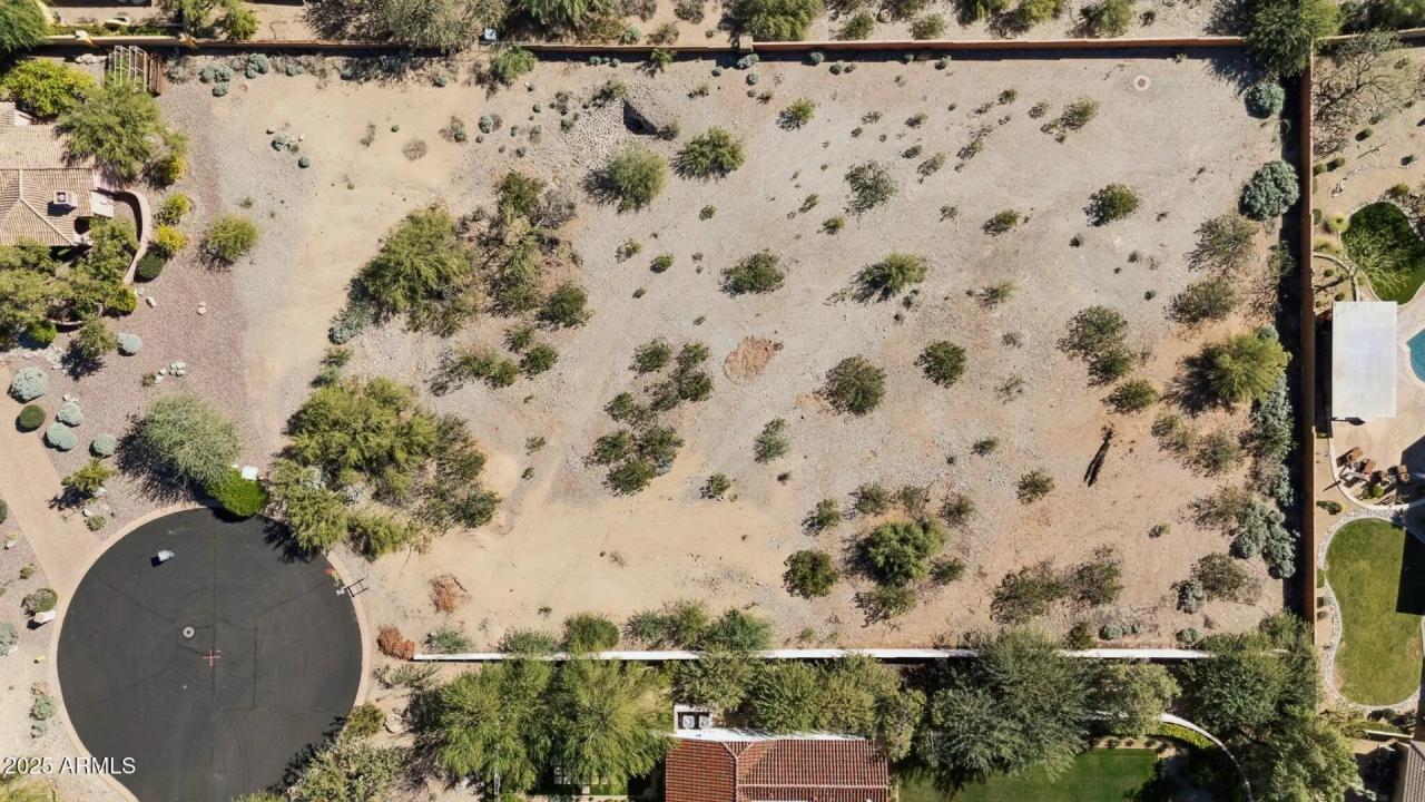 Real Estate Picture 3